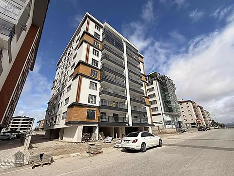 Kemalözde Otoparklı 165 m² Satılık Ara Kat Daire — Fotoğraf 1
