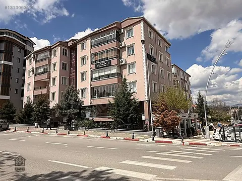 FIRSATT DAİRE ATAPARKTA YOLA CEPHE 3+1 SATILIK DAİRE! — Fotoğraf 1